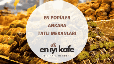 Ankara tatlıcı vitrininde sıra sıra dizilmiş fıstıklı baklava ve küçük tulumba porsiyonları